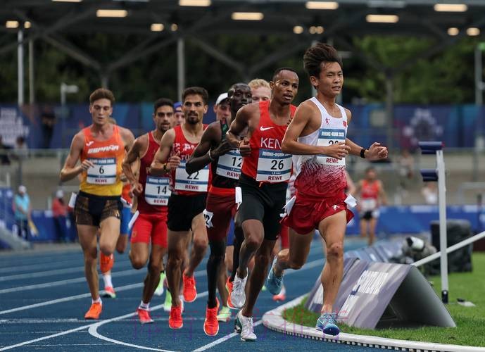 体育人万米高空同生命赛跑 体育人万米高空同生命赛跑